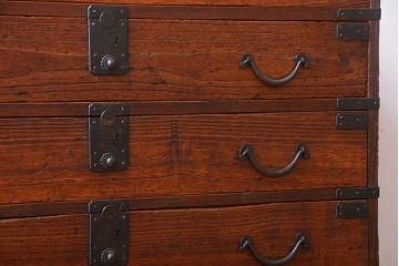 アンティーク家具　和製アンティーク　桐材!金具がシンプルな珍しい時代箪笥(桐箪笥、桐たんす)