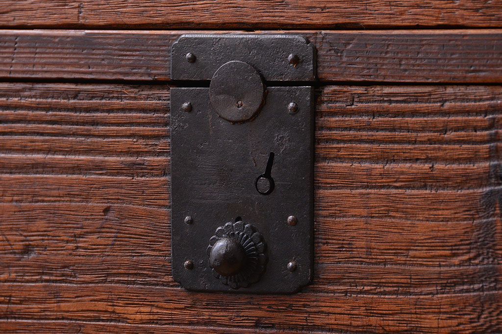 アンティーク家具　和製アンティーク　桐材!金具がシンプルな珍しい時代箪笥(桐箪笥、桐たんす)