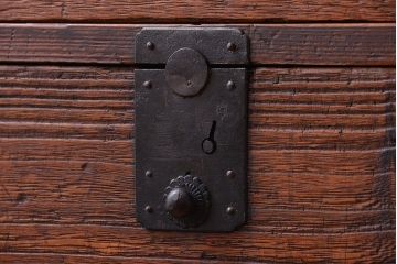 アンティーク家具　和製アンティーク　桐材!金具がシンプルな珍しい時代箪笥(桐箪笥、桐たんす)