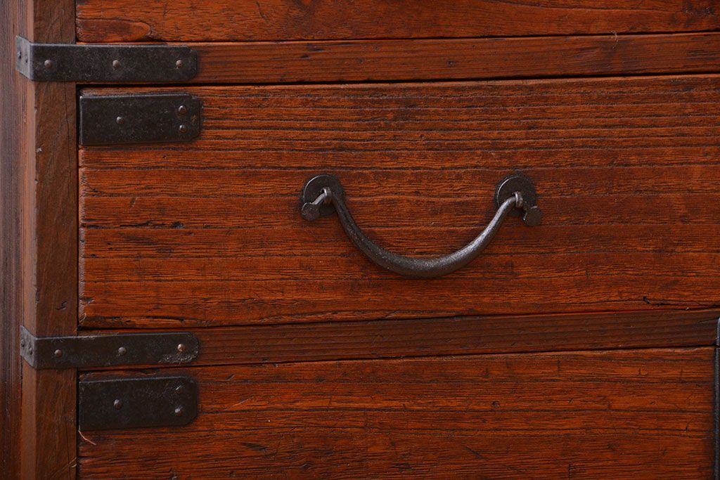 アンティーク家具　和製アンティーク　桐材!金具がシンプルな珍しい時代箪笥(桐箪笥、桐たんす)