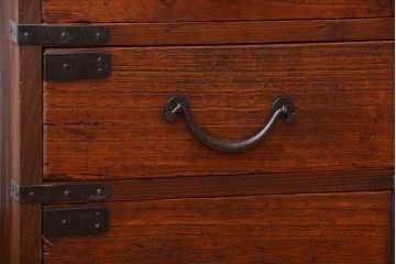 アンティーク家具　和製アンティーク　桐材!金具がシンプルな珍しい時代箪笥(桐箪笥、桐たんす)
