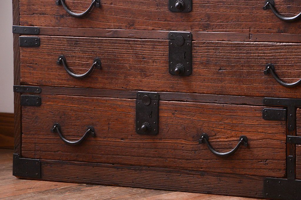 アンティーク家具　和製アンティーク　桐材!金具がシンプルな珍しい時代箪笥(桐箪笥、桐たんす)