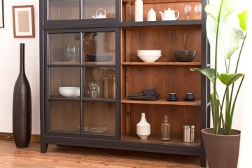 アンティーク家具　片側側面ガラス仕上げ!モダンなペイントのアンティーク薄型戸棚