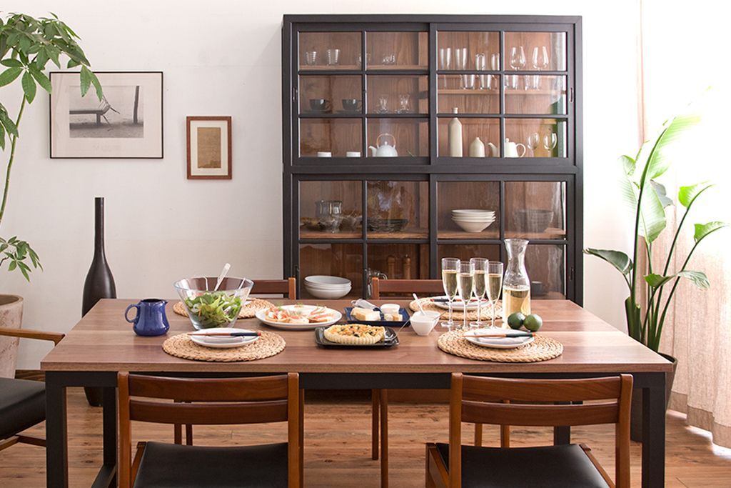 アンティーク家具　片側側面ガラス仕上げ!モダンなペイントのアンティーク薄型戸棚