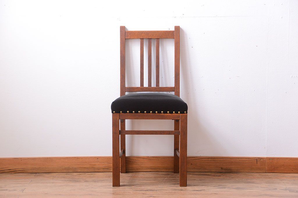 レトロ家具　和製アンティーク　レトロな古いナラ材の小ぶりなチェア