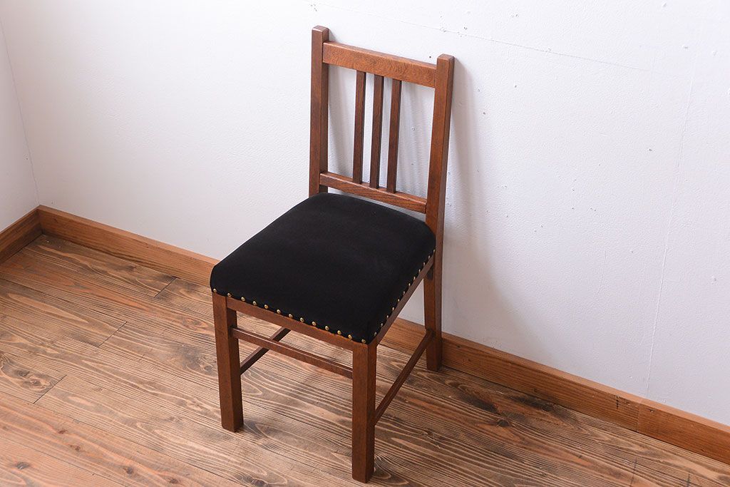 レトロ家具　和製アンティーク　レトロな古いナラ材の小ぶりなチェア