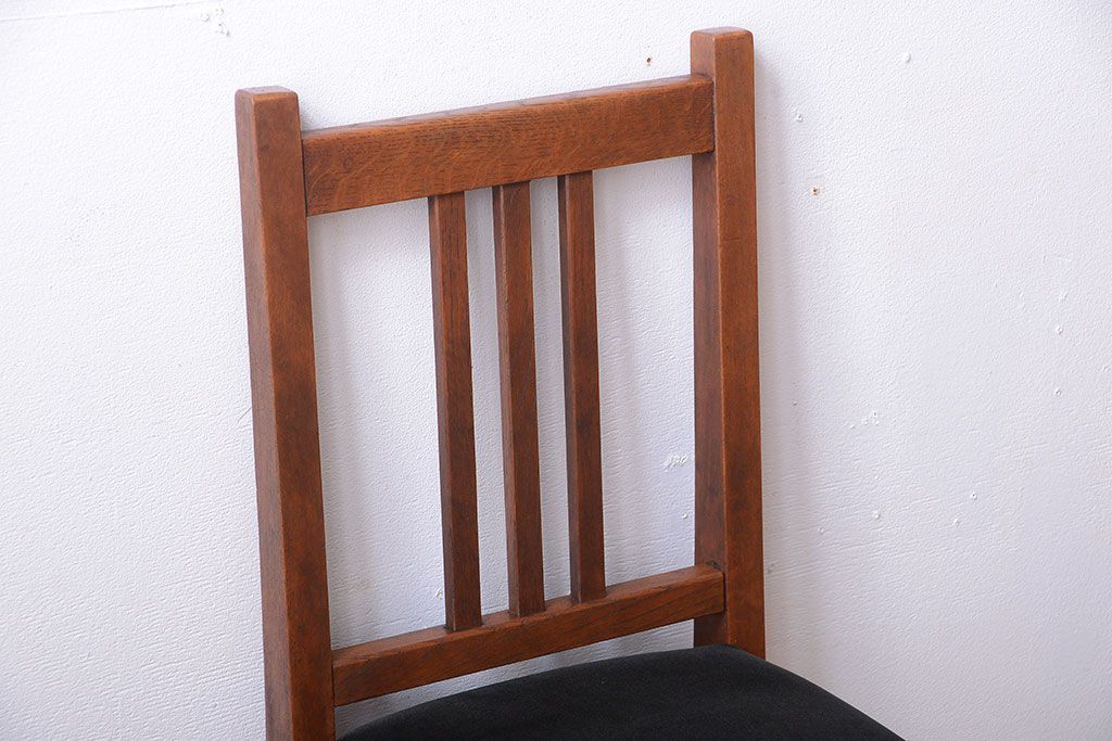 レトロ家具　和製アンティーク　レトロな古いナラ材の小ぶりなチェア