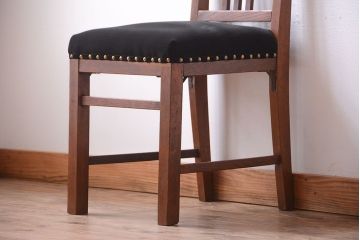 レトロ家具　和製アンティーク　レトロな古いナラ材の小ぶりなチェア