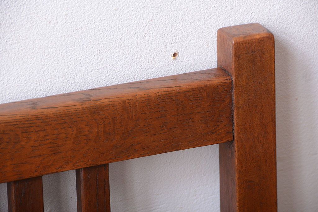 レトロ家具　和製アンティーク　レトロな古いナラ材の小ぶりなチェア