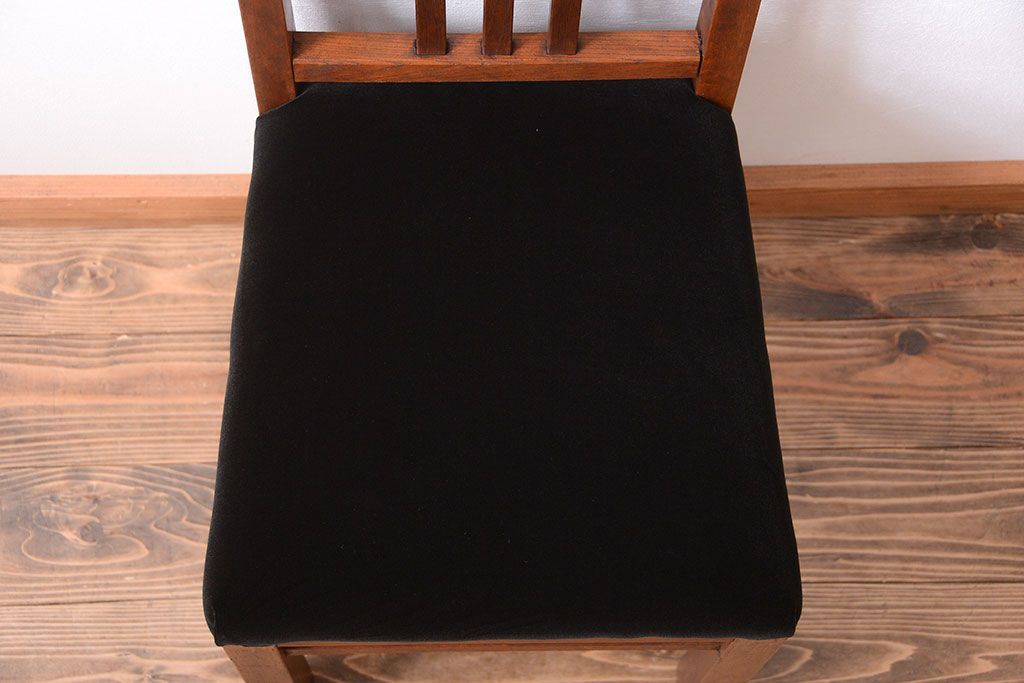 レトロ家具　和製アンティーク　レトロな古いナラ材の小ぶりなチェア