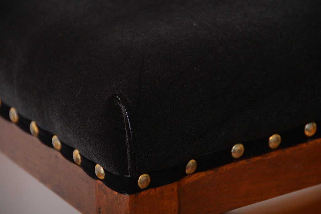 レトロ家具　和製アンティーク　レトロな古いナラ材の小ぶりなチェア