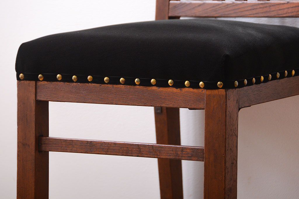 レトロ家具　和製アンティーク　レトロな古いナラ材の小ぶりなチェア