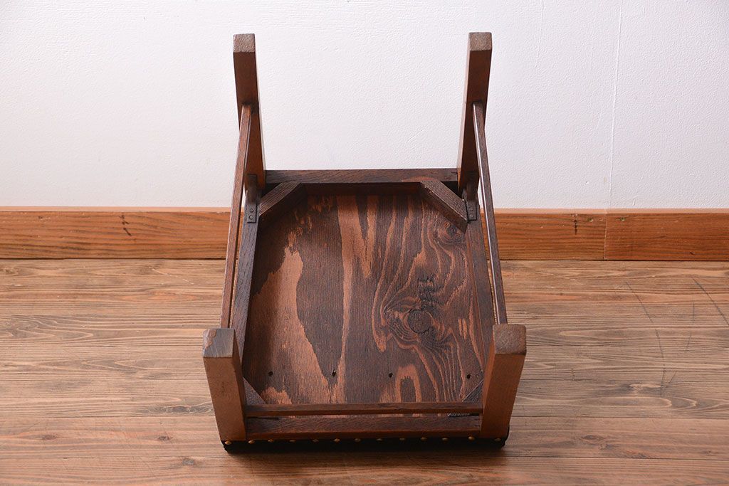 レトロ家具　和製アンティーク　レトロな古いナラ材の小ぶりなチェア