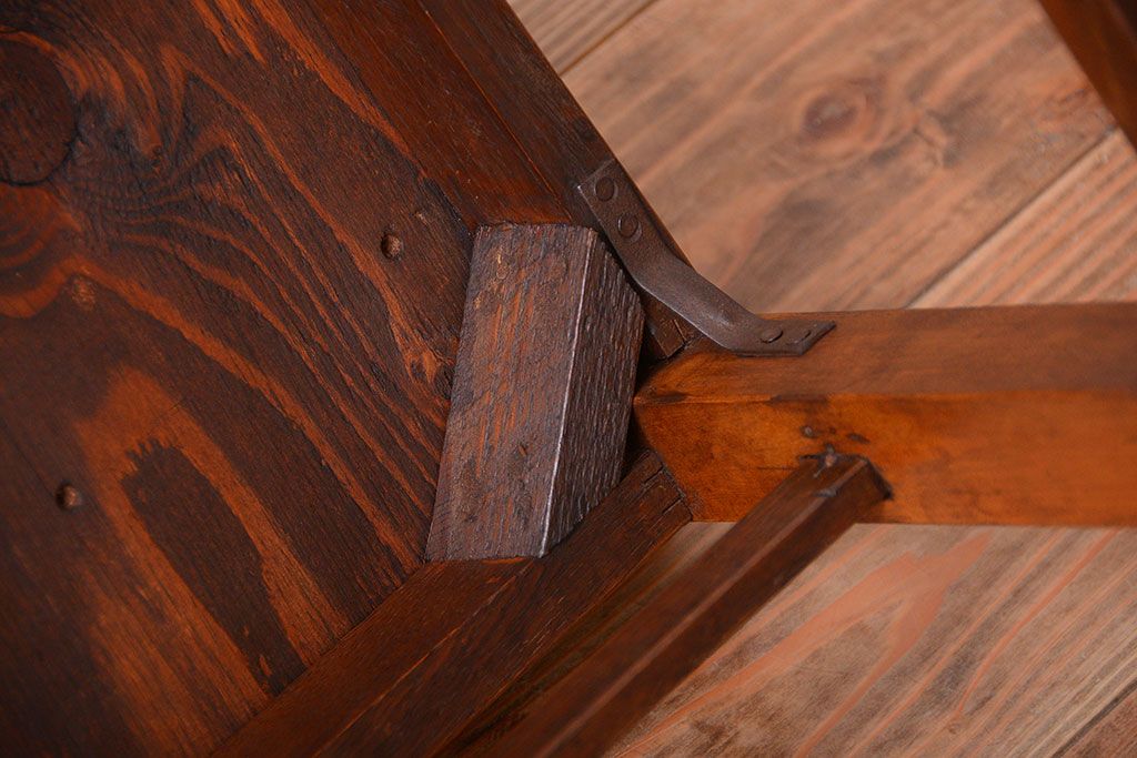 レトロ家具　和製アンティーク　レトロな古いナラ材の小ぶりなチェア