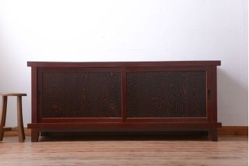 アンティーク家具　古民具・骨董　六尺　漆が美しい、脚付き水屋箪笥ローボード(テレビ台、キャビネット、収納棚)