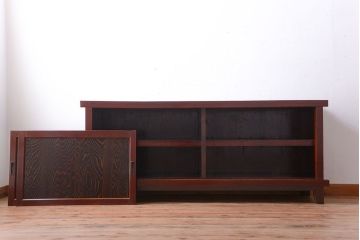 アンティーク家具　古民具・骨董　六尺　漆が美しい、脚付き水屋箪笥ローボード(テレビ台、キャビネット、収納棚)