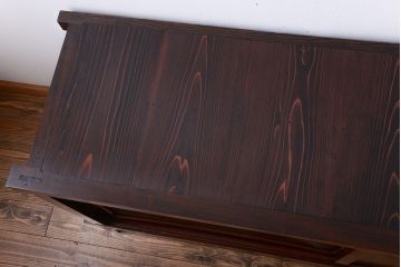 アンティーク家具　古民具・骨董　六尺　漆が美しい、脚付き水屋箪笥ローボード(テレビ台、キャビネット、収納棚)