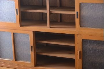 アンティーク家具　和製アンティーク　ダイヤガラス入り!ナラ材の食器棚(カップボード)