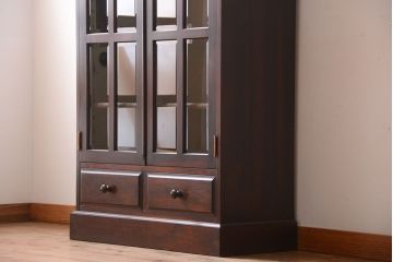 中古　民芸家具　面取りガラスが上品な本箱(書棚・ブックケース)