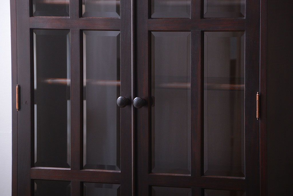 中古　民芸家具　面取りガラスが上品な本箱(書棚・ブックケース)