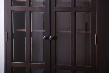 中古　民芸家具　面取りガラスが上品な本箱(書棚・ブックケース)