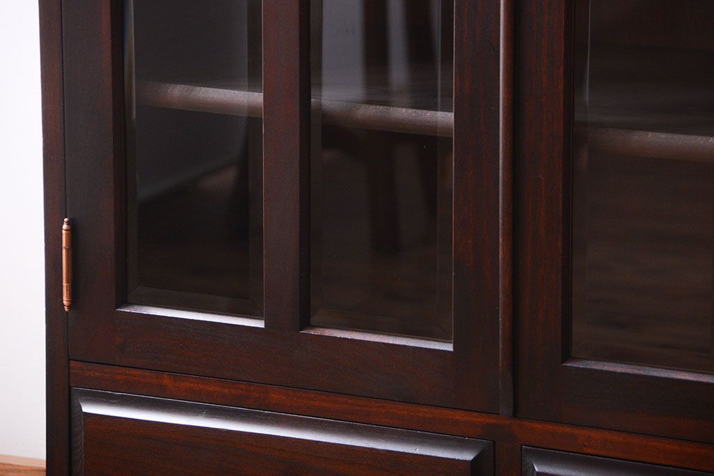 中古　民芸家具　面取りガラスが上品な本箱(書棚・ブックケース)