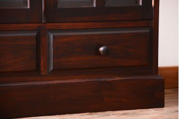 中古　民芸家具　面取りガラスが上品な本箱(書棚・ブックケース)