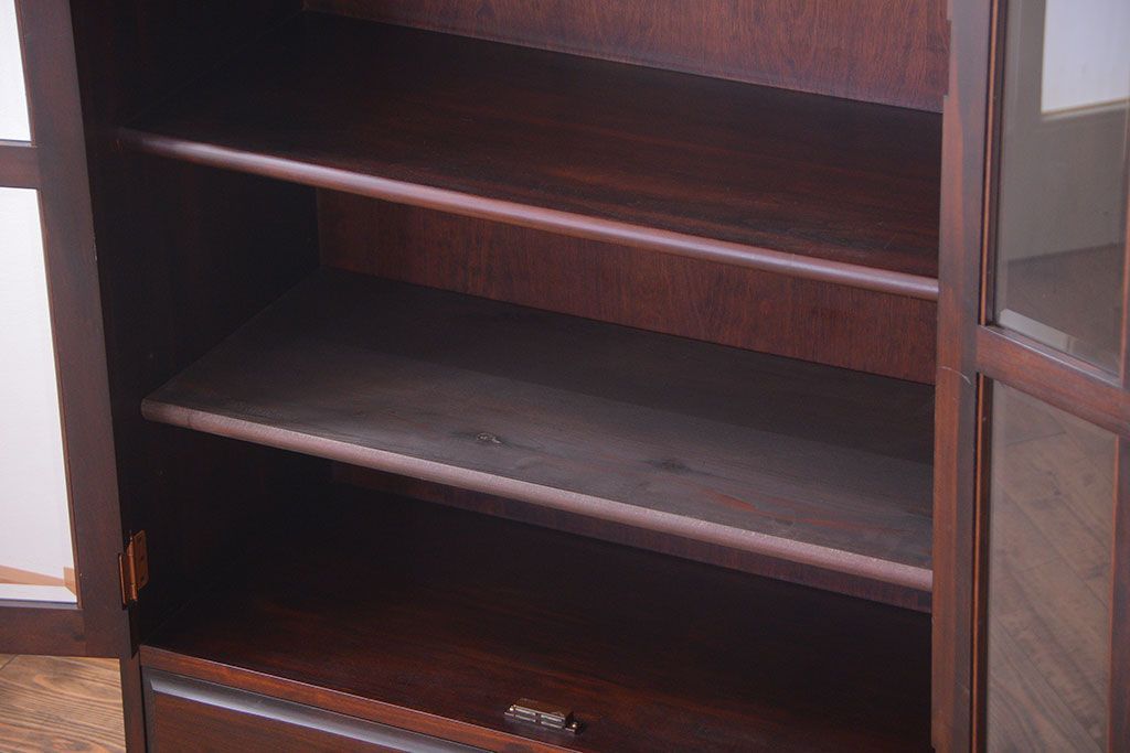 中古　民芸家具　面取りガラスが上品な本箱(書棚・ブックケース)