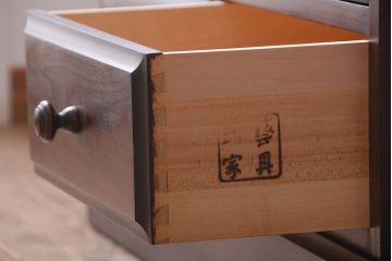 中古　民芸家具　面取りガラスが上品な本箱(書棚・ブックケース)