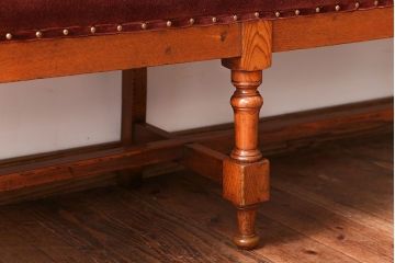 アンティーク家具　イギリスアンティーク　オーク材の重厚で美しいアームベンチソファ