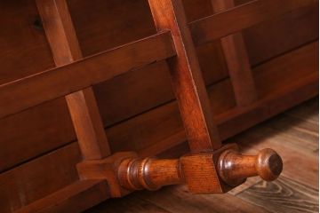 アンティーク家具　イギリスアンティーク　オーク材の重厚で美しいアームベンチソファ