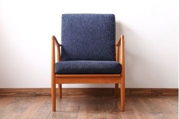 中古　CHLOROS(クロロス)　シンプルでお洒落なチーク材の1人掛けアームソファ