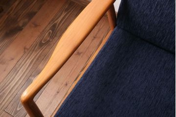 中古　CHLOROS(クロロス)　シンプルでお洒落なチーク材の1人掛けアームソファ