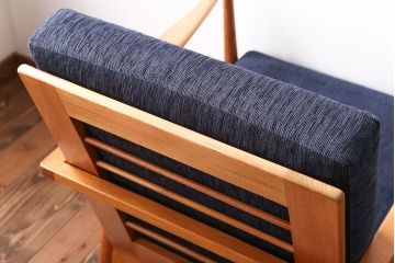 中古　CHLOROS(クロロス)　シンプルでお洒落なチーク材の1人掛けアームソファ