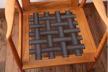 中古　CHLOROS(クロロス)　シンプルでお洒落なチーク材の1人掛けアームソファ