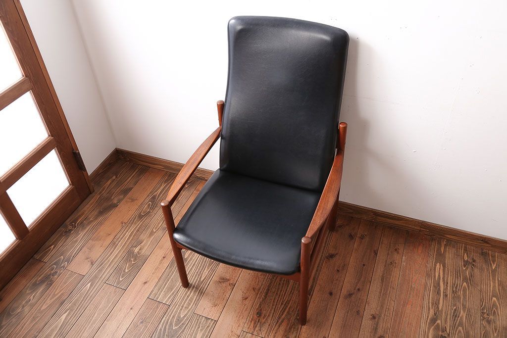 ヴィンテージ家具　北欧ビンテージ　スタイリッシュでかっこいいアームチェア