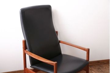 ヴィンテージ家具　北欧ビンテージ　スタイリッシュでかっこいいアームチェア