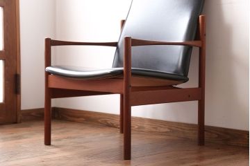 ヴィンテージ家具　北欧ビンテージ　スタイリッシュでかっこいいアームチェア