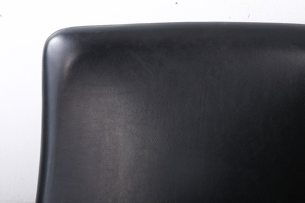 ヴィンテージ家具　北欧ビンテージ　スタイリッシュでかっこいいアームチェア