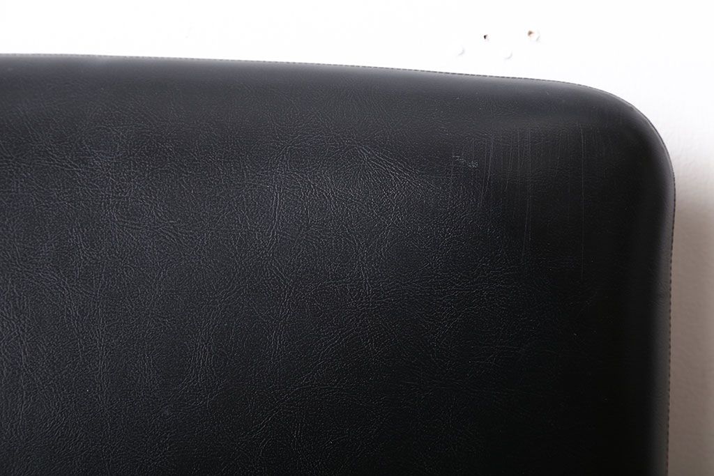 ヴィンテージ家具　北欧ビンテージ　スタイリッシュでかっこいいアームチェア