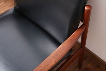 ヴィンテージ家具　北欧ビンテージ　スタイリッシュでかっこいいアームチェア