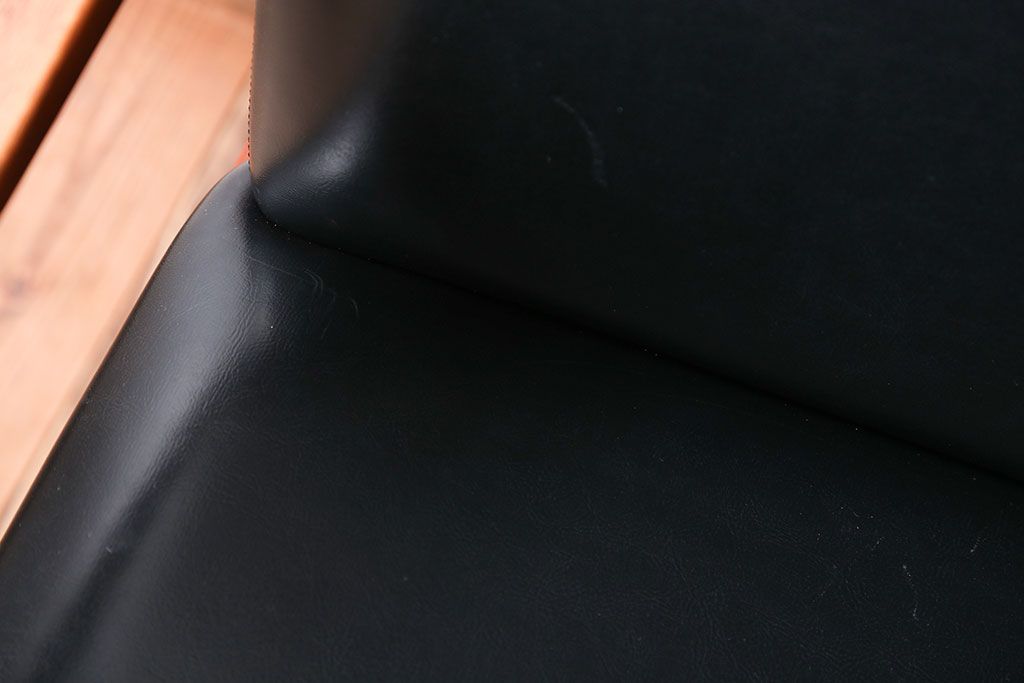 ヴィンテージ家具　北欧ビンテージ　スタイリッシュでかっこいいアームチェア