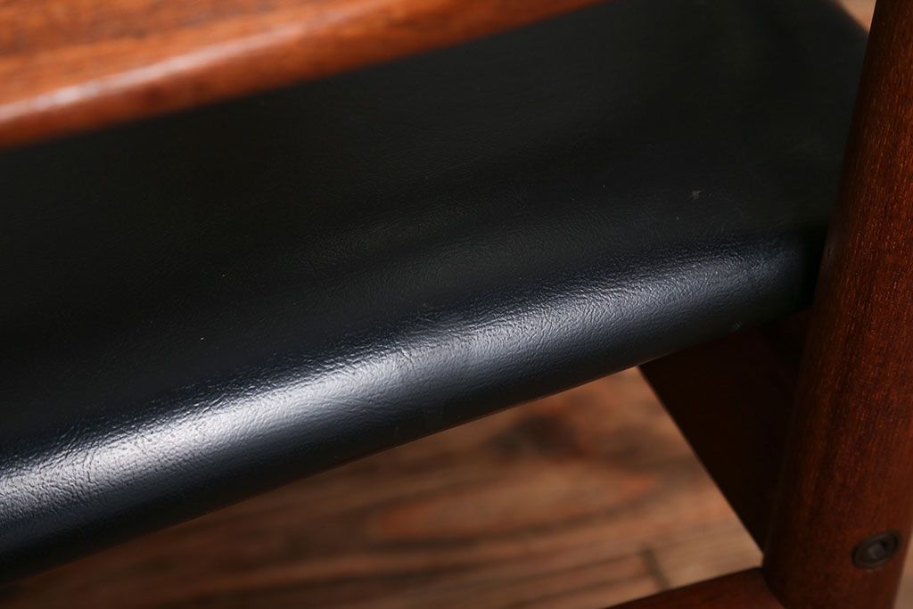 ヴィンテージ家具　北欧ビンテージ　スタイリッシュでかっこいいアームチェア