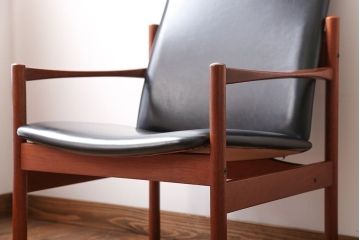 ヴィンテージ家具　北欧ビンテージ　スタイリッシュでかっこいいアームチェア