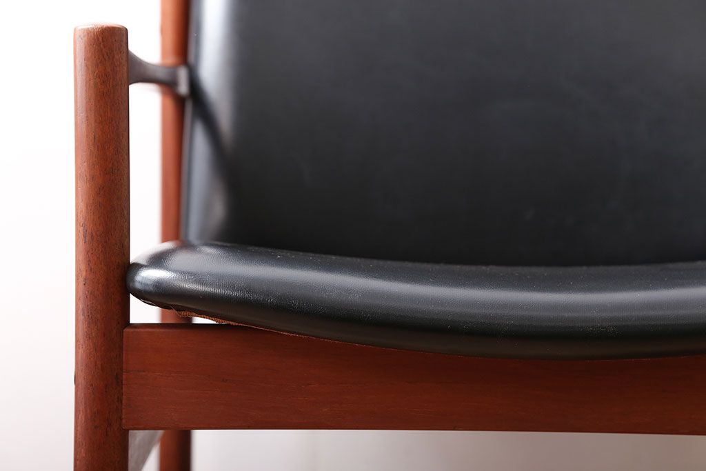 ヴィンテージ家具　北欧ビンテージ　スタイリッシュでかっこいいアームチェア