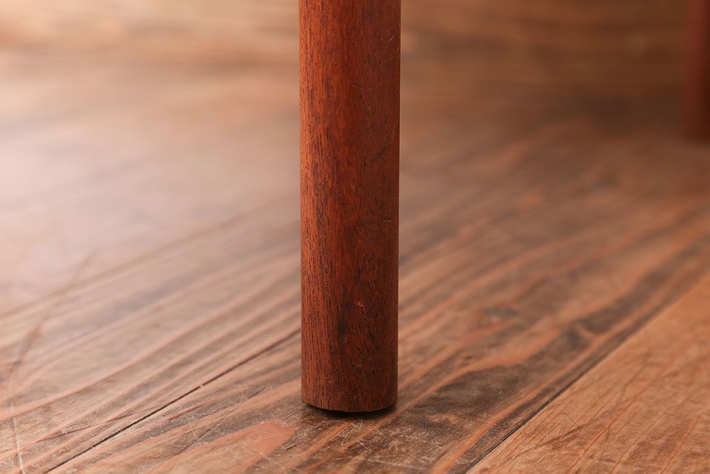 ヴィンテージ家具　北欧ビンテージ　スタイリッシュでかっこいいアームチェア