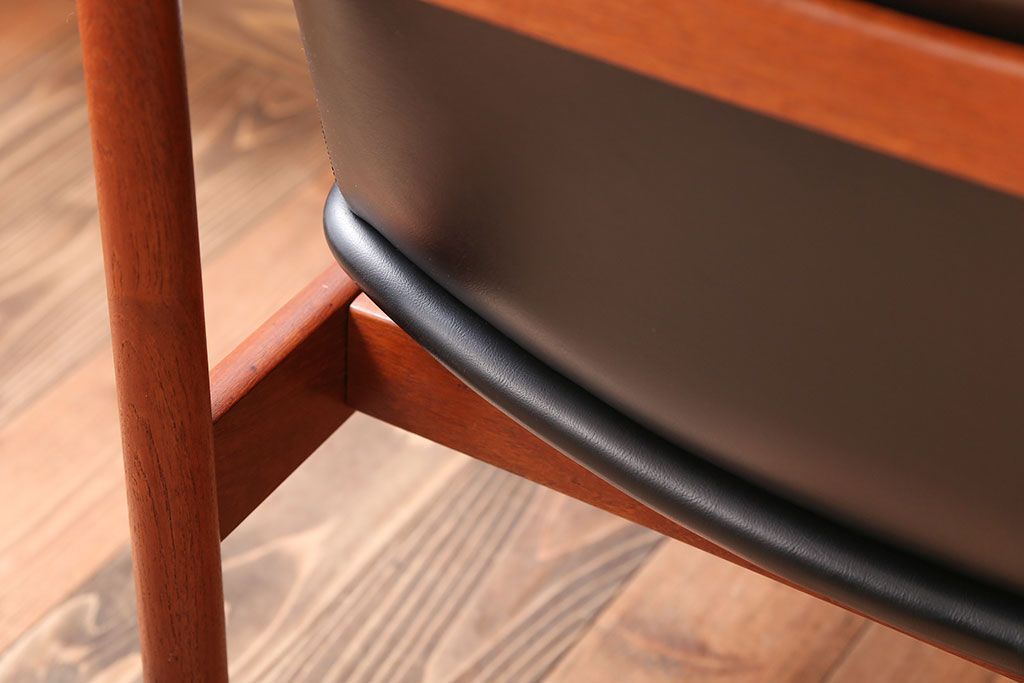 ヴィンテージ家具　北欧ビンテージ　スタイリッシュでかっこいいアームチェア