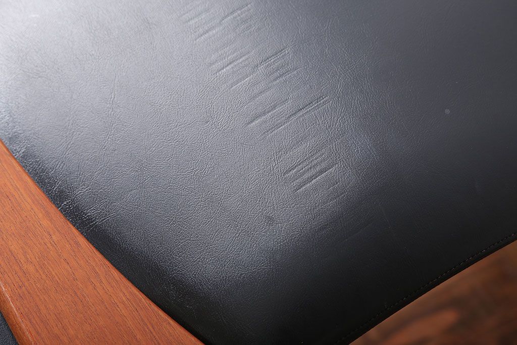 ヴィンテージ家具　北欧ビンテージ　スタイリッシュでかっこいいアームチェア