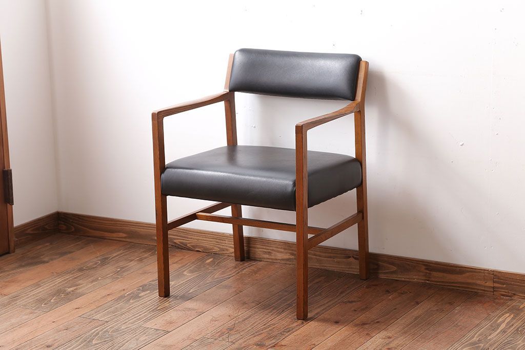 ヴィンテージ家具　北欧ビンテージ　ミッドセンチュリースタイルのアームチェア(1)