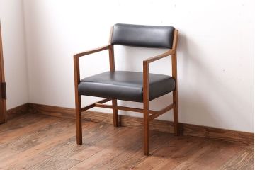 ヴィンテージ家具　北欧ビンテージ　ミッドセンチュリースタイルのアームチェア(1)